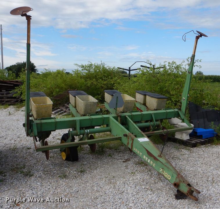 image for item DH6032 John Deere 7000 planter