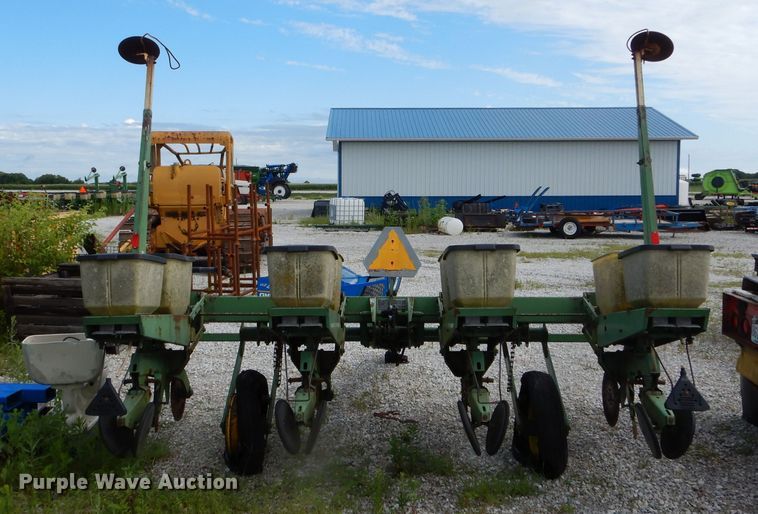 image for item DH6032 John Deere 7000 planter