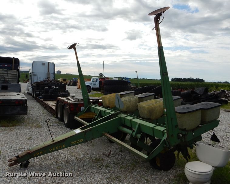 image for item DH6032 John Deere 7000 planter