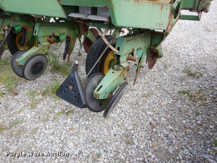 image for item DH6032 John Deere 7000 planter
