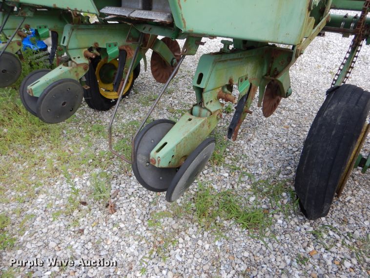 image for item DH6032 John Deere 7000 planter