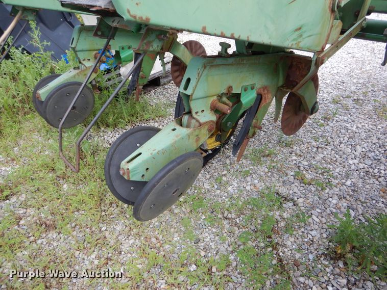 image for item DH6032 John Deere 7000 planter
