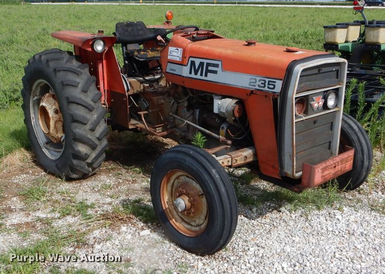 image for item DH6034 Massey-Ferguson 235 tractor