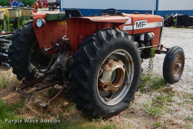 image for item DH6034 Massey-Ferguson 235 tractor