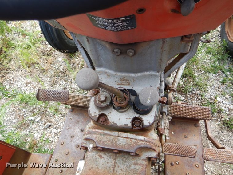 image for item DH6034 Massey-Ferguson 235 tractor