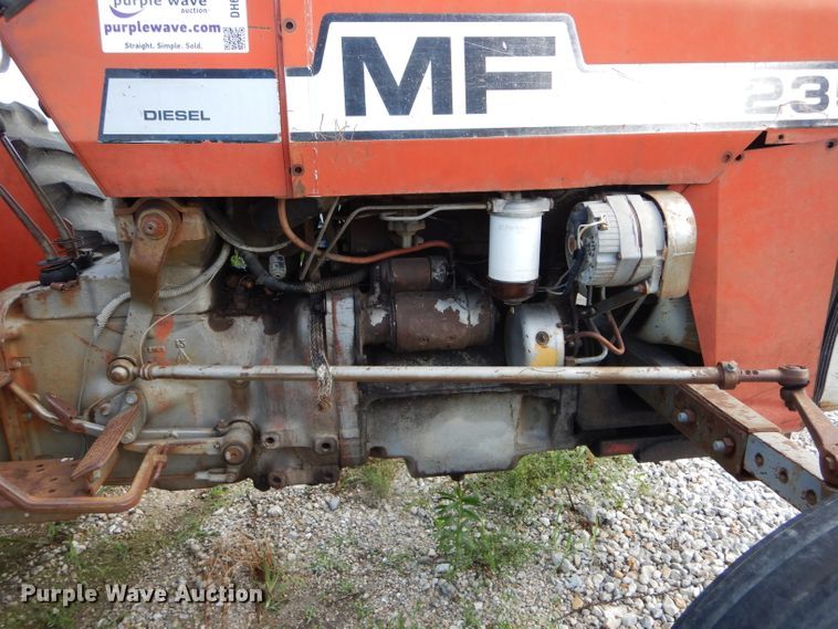 image for item DH6034 Massey-Ferguson 235 tractor