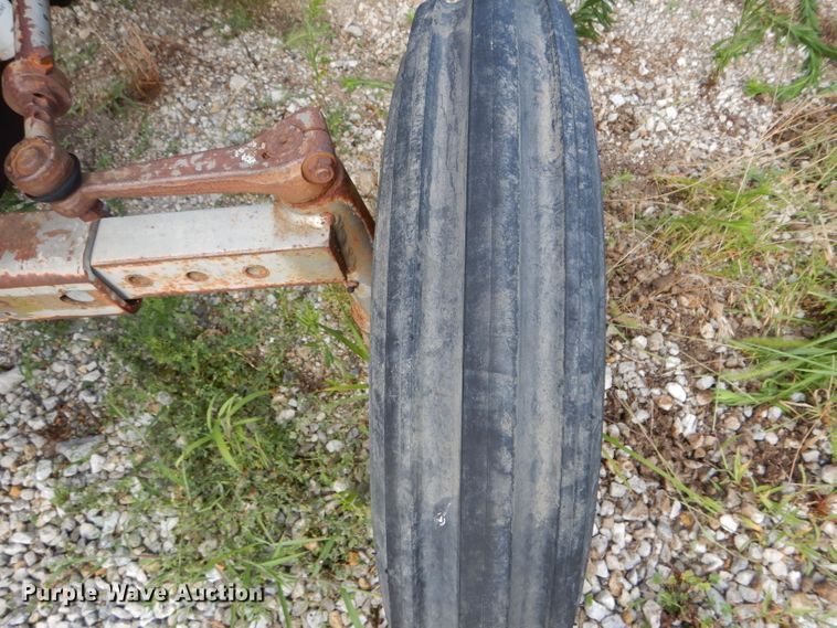 image for item DH6034 Massey-Ferguson 235 tractor