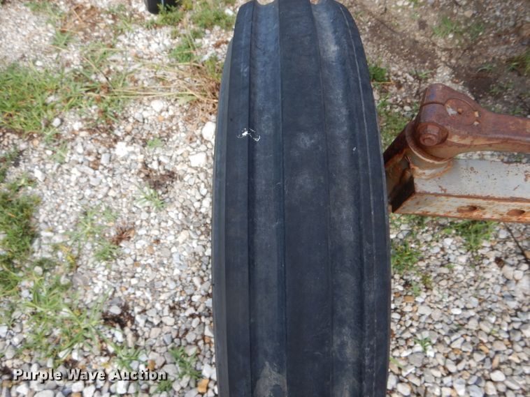 image for item DH6034 Massey-Ferguson 235 tractor