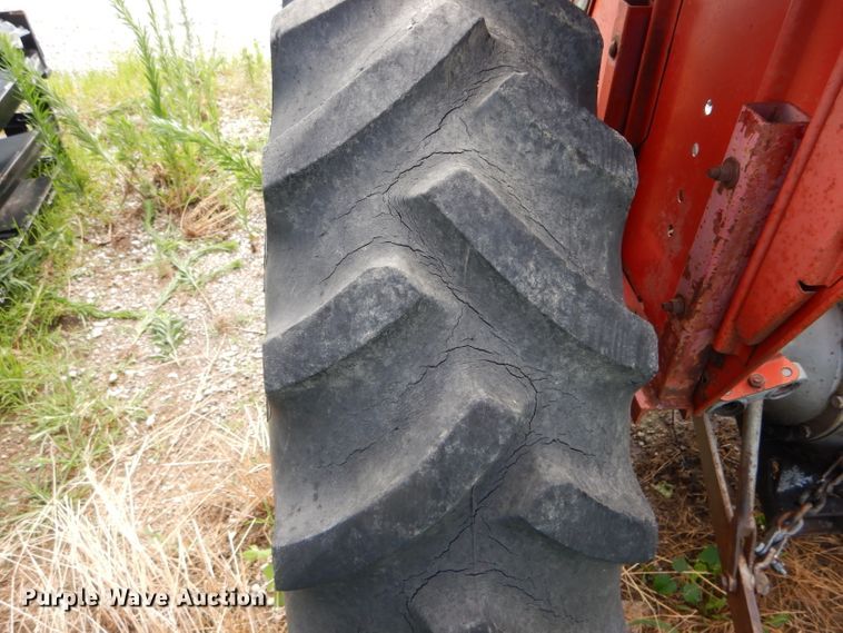 image for item DH6034 Massey-Ferguson 235 tractor