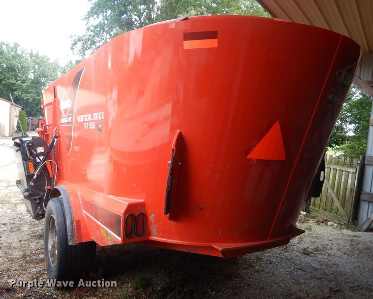 image for item DH6037 Kuhn Vertical Maxx VT156 feed mixer