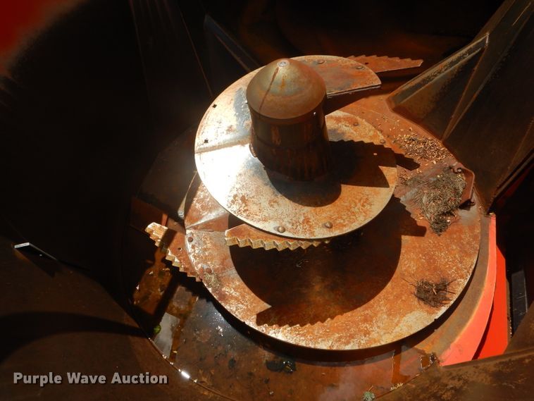 image for item DH6037 Kuhn Vertical Maxx VT156 feed mixer