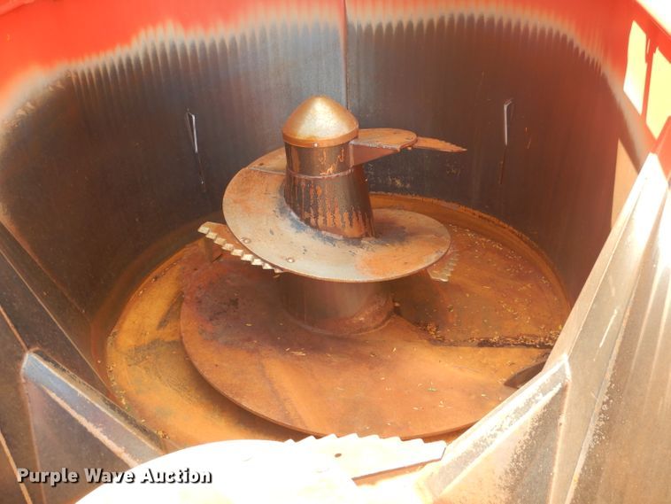 image for item DH6037 Kuhn Vertical Maxx VT156 feed mixer