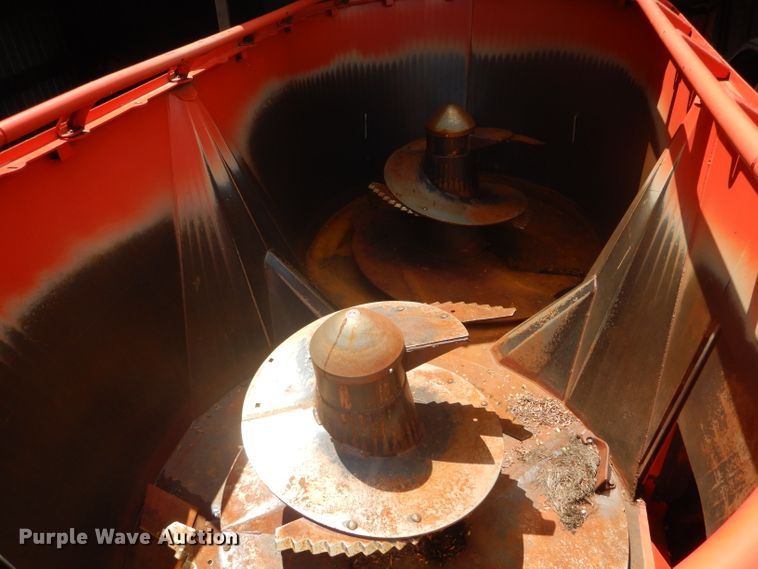 image for item DH6037 Kuhn Vertical Maxx VT156 feed mixer