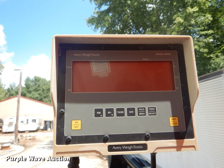 image for item DH6037 Kuhn Vertical Maxx VT156 feed mixer