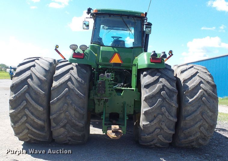 image for item DI0564 2004 John Deere 9520 4WD tractor