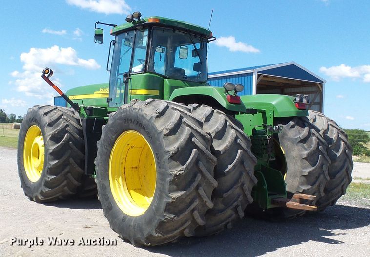 image for item DI0564 2004 John Deere 9520 4WD tractor