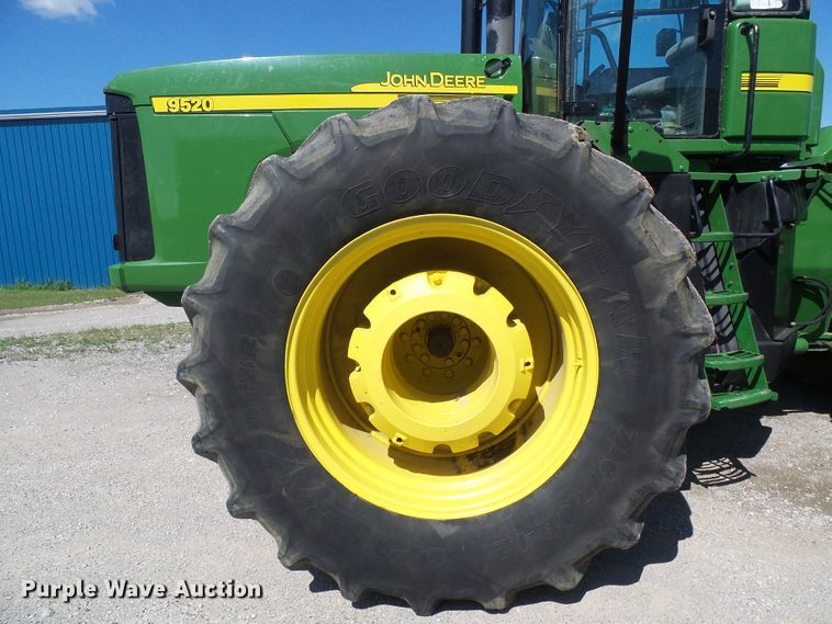 image for item DI0564 2004 John Deere 9520 4WD tractor
