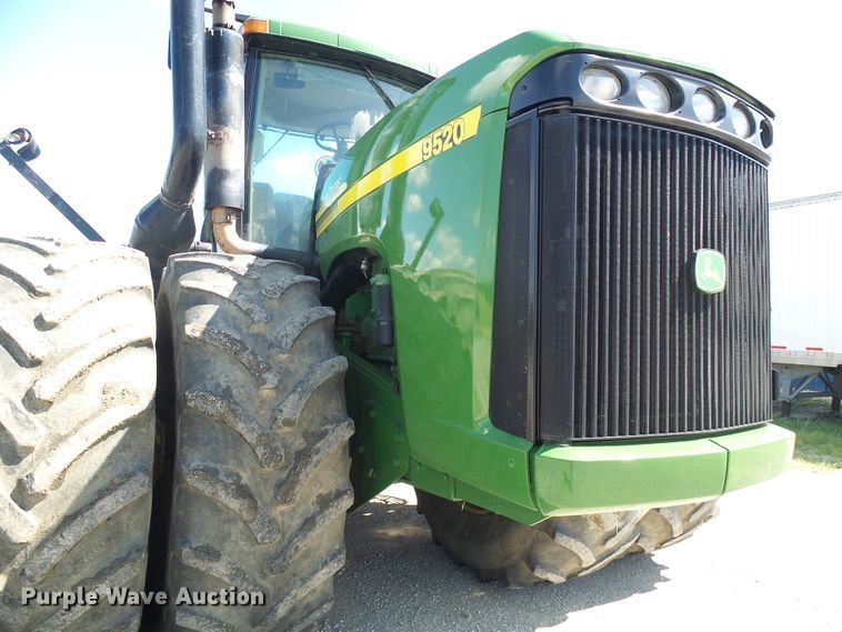 image for item DI0564 2004 John Deere 9520 4WD tractor