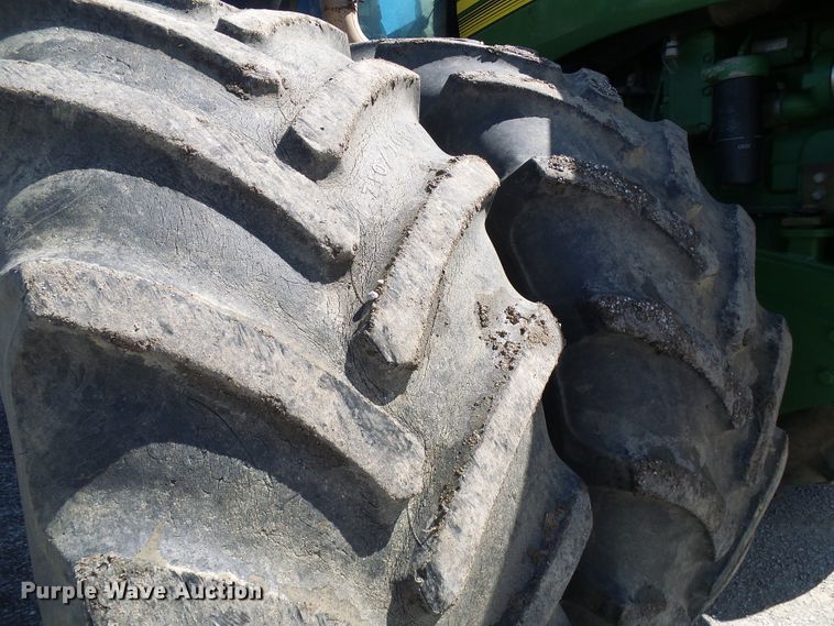 image for item DI0564 2004 John Deere 9520 4WD tractor