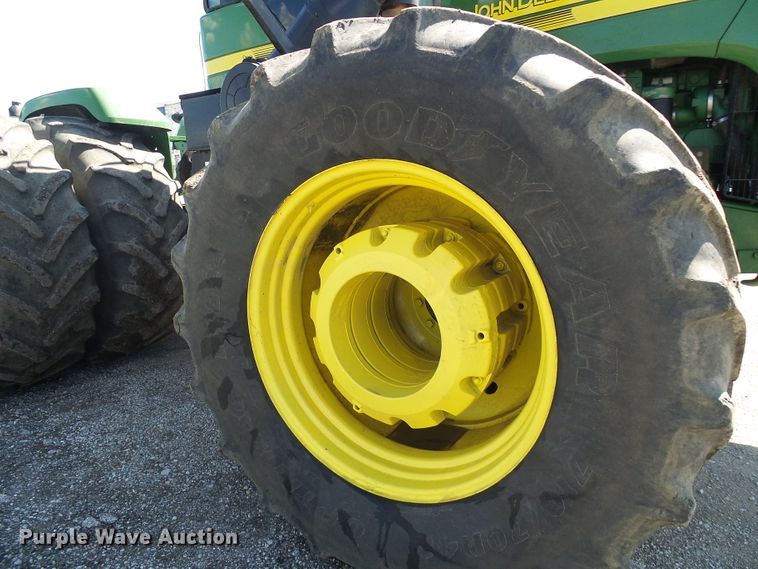 image for item DI0564 2004 John Deere 9520 4WD tractor