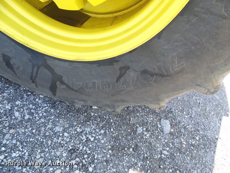 image for item DI0564 2004 John Deere 9520 4WD tractor