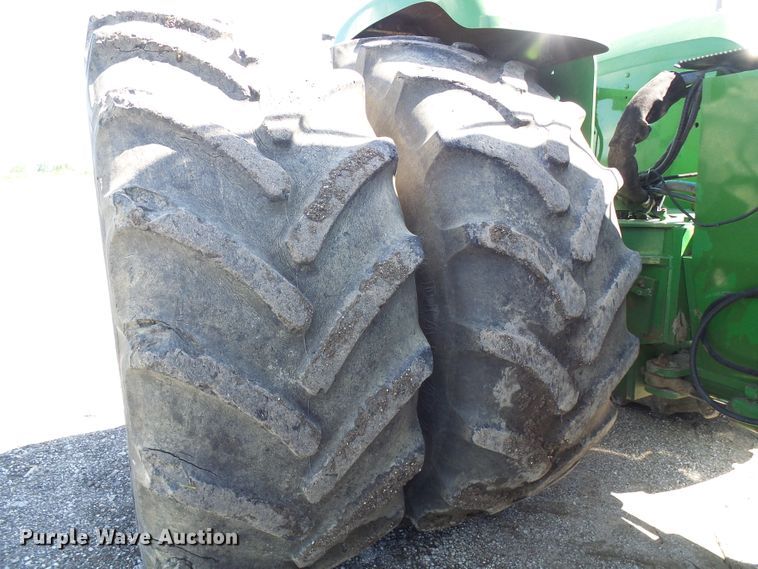 image for item DI0564 2004 John Deere 9520 4WD tractor