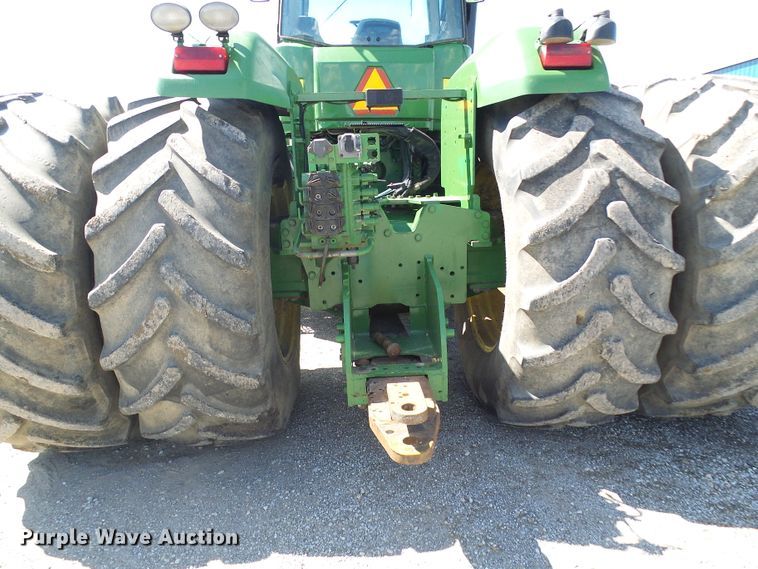 image for item DI0564 2004 John Deere 9520 4WD tractor