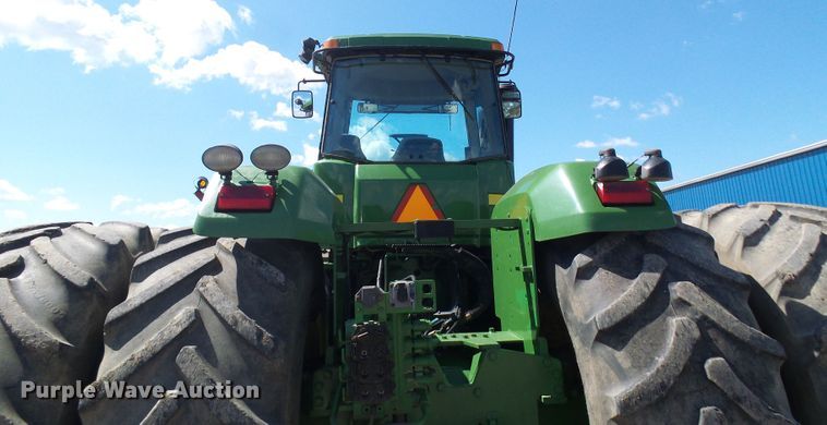 image for item DI0564 2004 John Deere 9520 4WD tractor