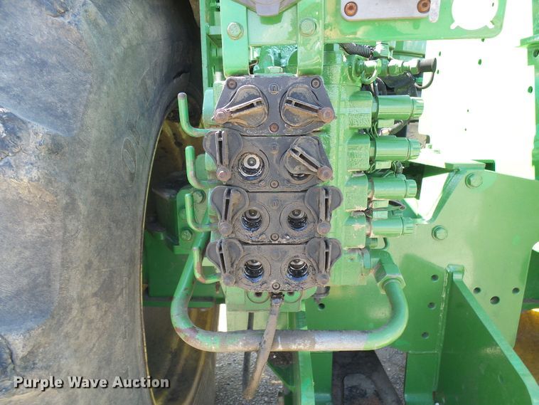 image for item DI0564 2004 John Deere 9520 4WD tractor