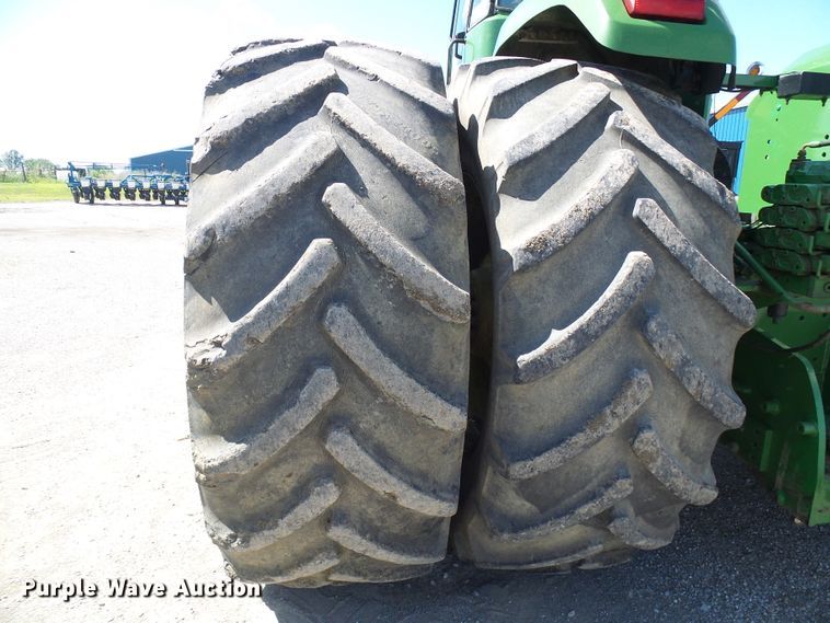 image for item DI0564 2004 John Deere 9520 4WD tractor