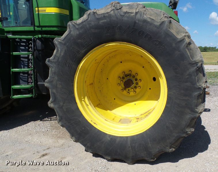 image for item DI0564 2004 John Deere 9520 4WD tractor
