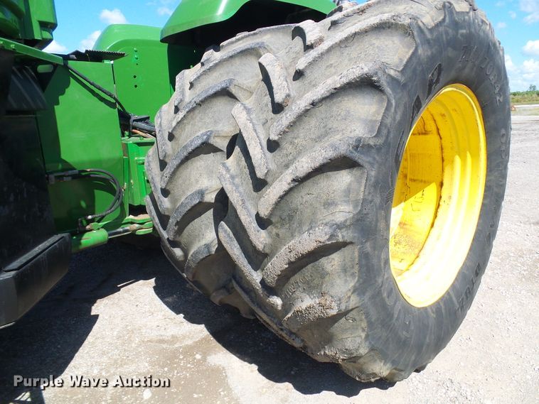 image for item DI0564 2004 John Deere 9520 4WD tractor