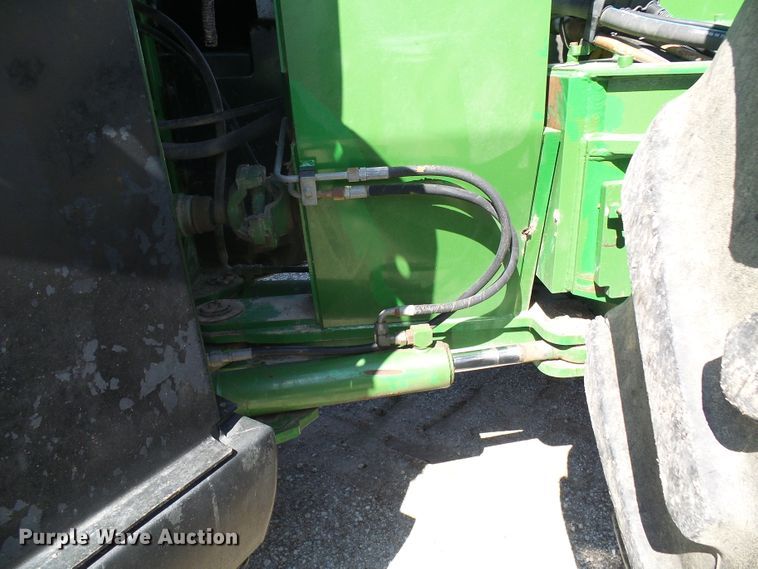 image for item DI0564 2004 John Deere 9520 4WD tractor