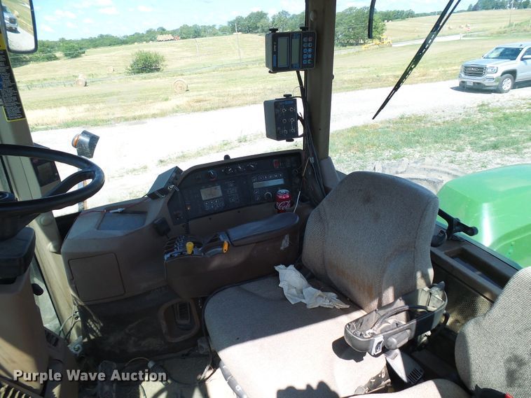 image for item DI0564 2004 John Deere 9520 4WD tractor