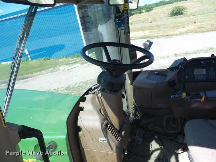 image for item DI0564 2004 John Deere 9520 4WD tractor