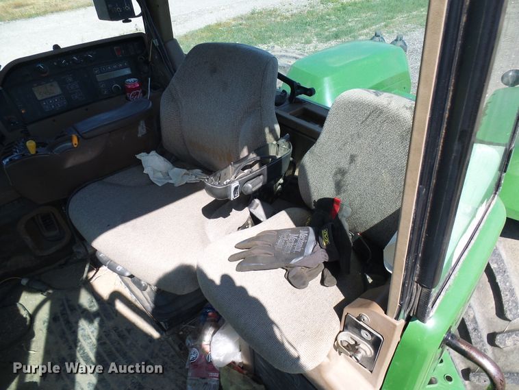 image for item DI0564 2004 John Deere 9520 4WD tractor