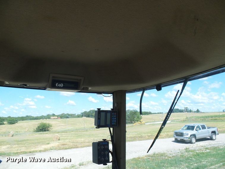 image for item DI0564 2004 John Deere 9520 4WD tractor