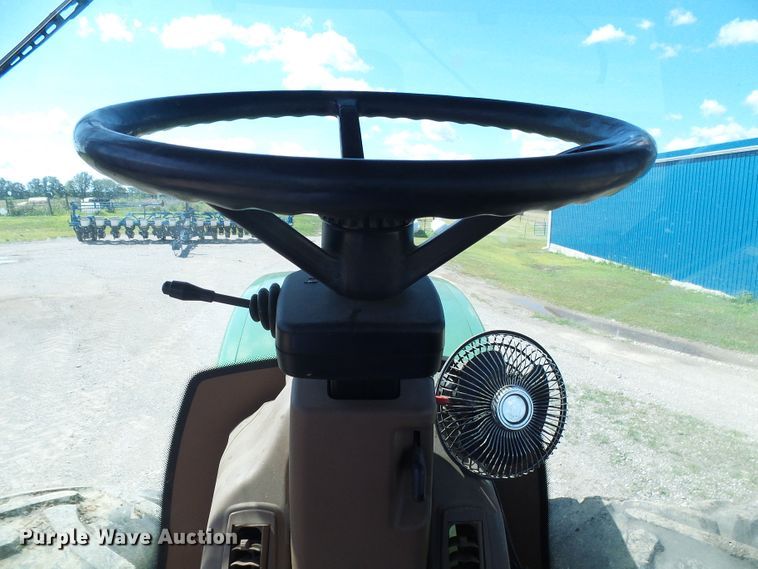 image for item DI0564 2004 John Deere 9520 4WD tractor