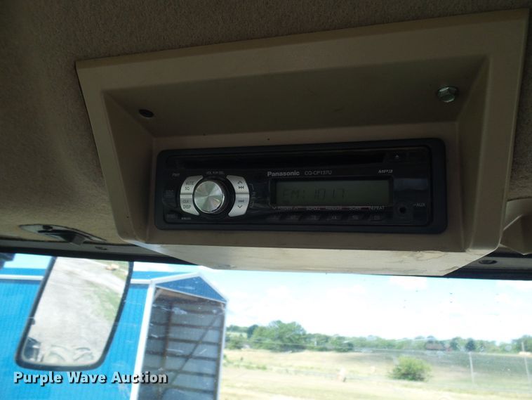 image for item DI0564 2004 John Deere 9520 4WD tractor