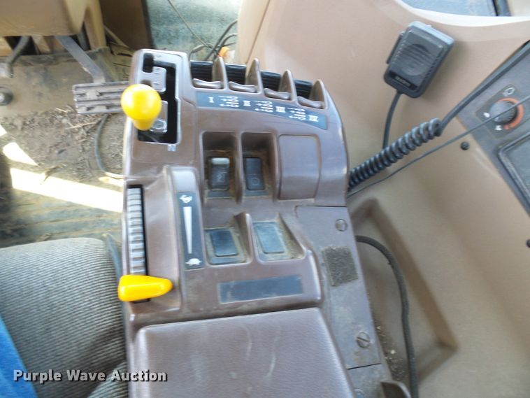 image for item DI0564 2004 John Deere 9520 4WD tractor