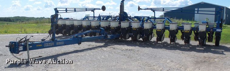 image for item DI0568 Kinze 3600 split row planter