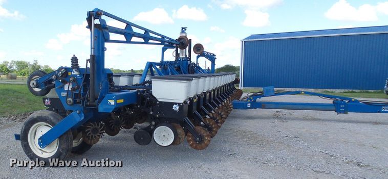 image for item DI0568 Kinze 3600 split row planter