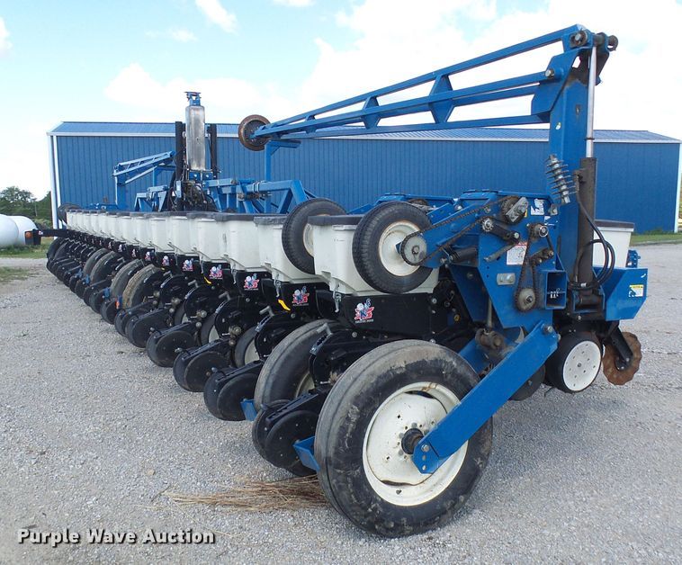 image for item DI0568 Kinze 3600 split row planter