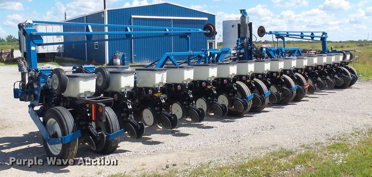 image for item DI0568 Kinze 3600 split row planter