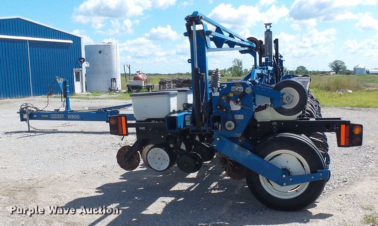 image for item DI0568 Kinze 3600 split row planter