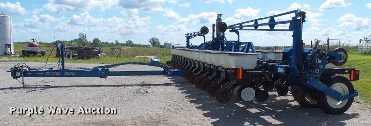 image for item DI0568 Kinze 3600 split row planter