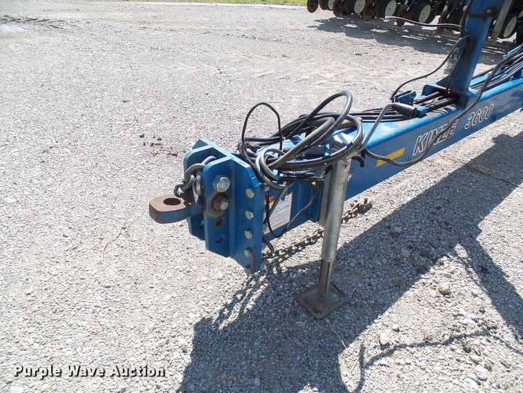 image for item DI0568 Kinze 3600 split row planter