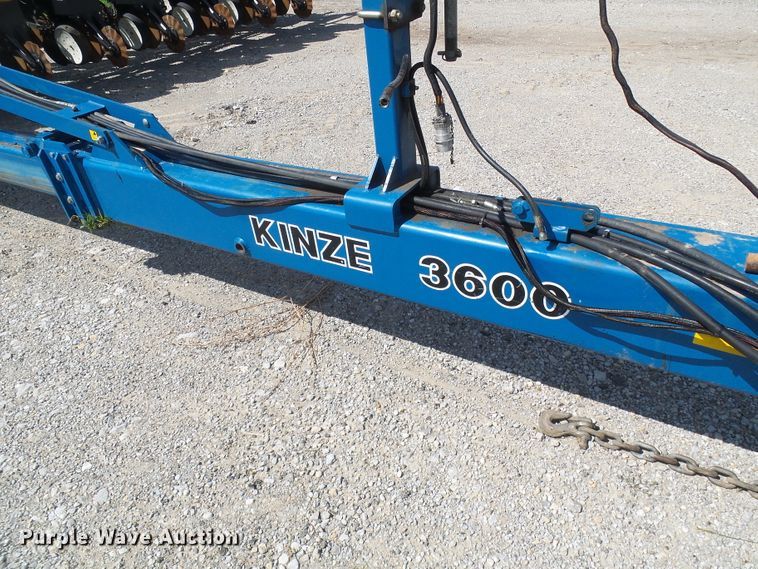 image for item DI0568 Kinze 3600 split row planter