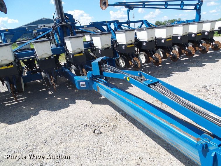 image for item DI0568 Kinze 3600 split row planter