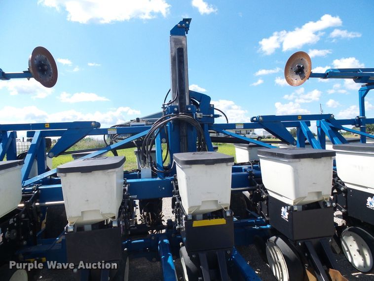 image for item DI0568 Kinze 3600 split row planter